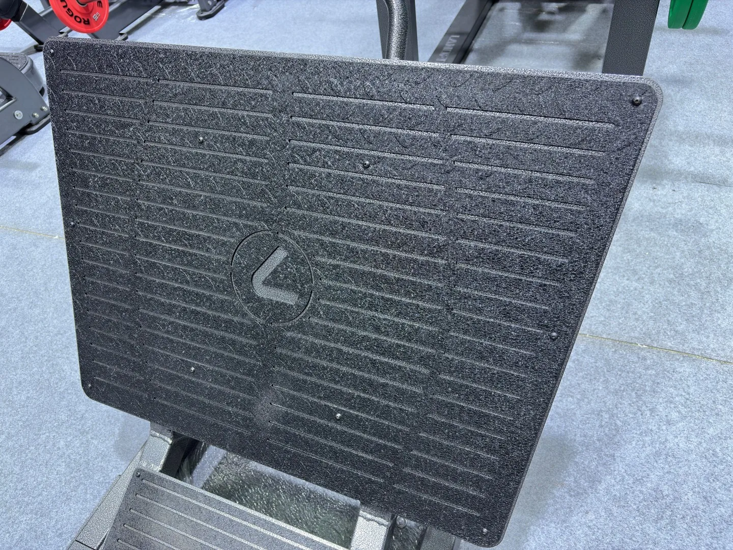Фото Тренажер для фитнеса: Силовой тренажер для ног с нагрузкой дисками, 45-градусный хак-присед, пресс для ног №4