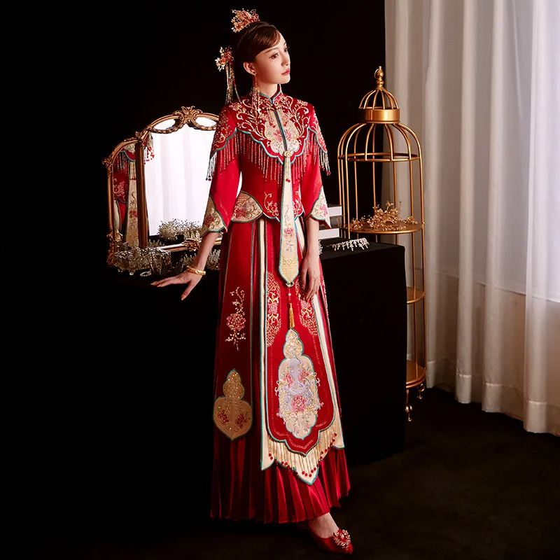 

Традиционное китайское женское свадебное платье с вышивкой Стразы длинный Чонсам Стильное элегантное платье для жениха невесты