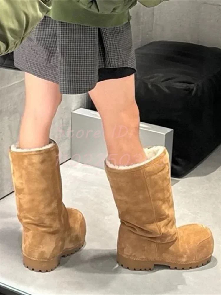 Коричневые сапоги до середины икры на платформе в стиле ретро однотонные