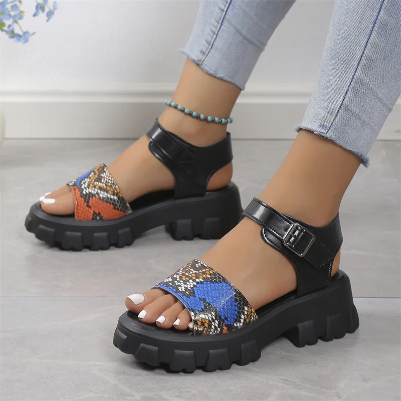 

Новинка 2023, Брендовая женская обувь, женские сандалии, летняя женская обувь с открытым носком, украшенная стразами, женские сандалии на платформе