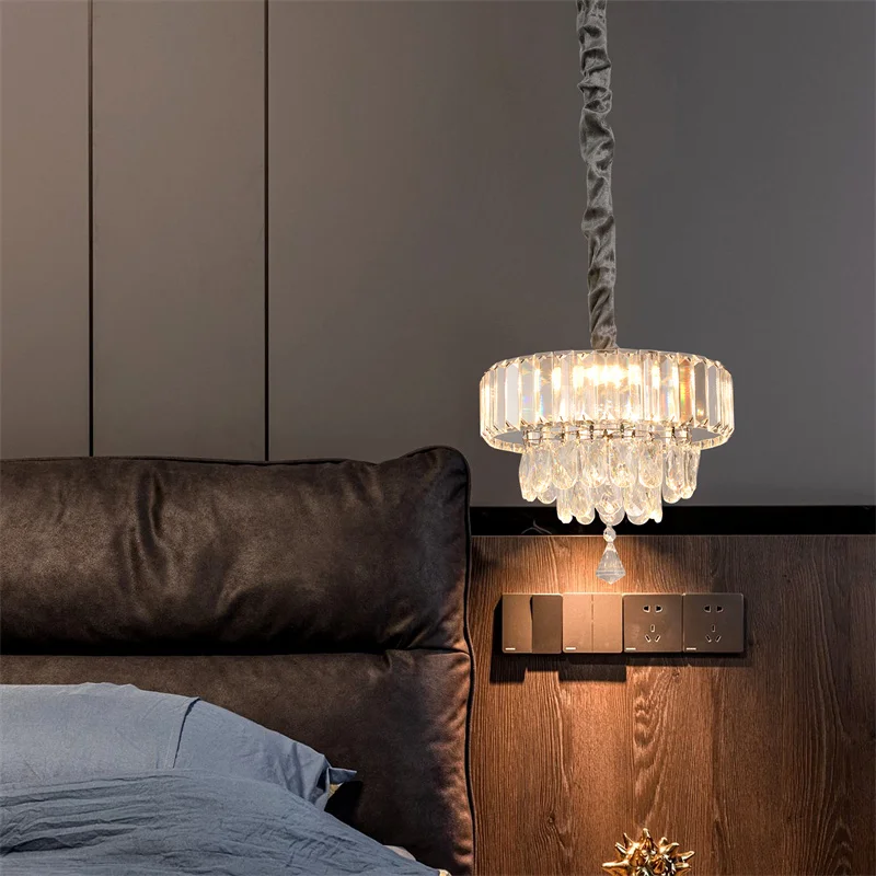 Хрустальная люстра с серебряной декоративной полосой для гостиной спальни