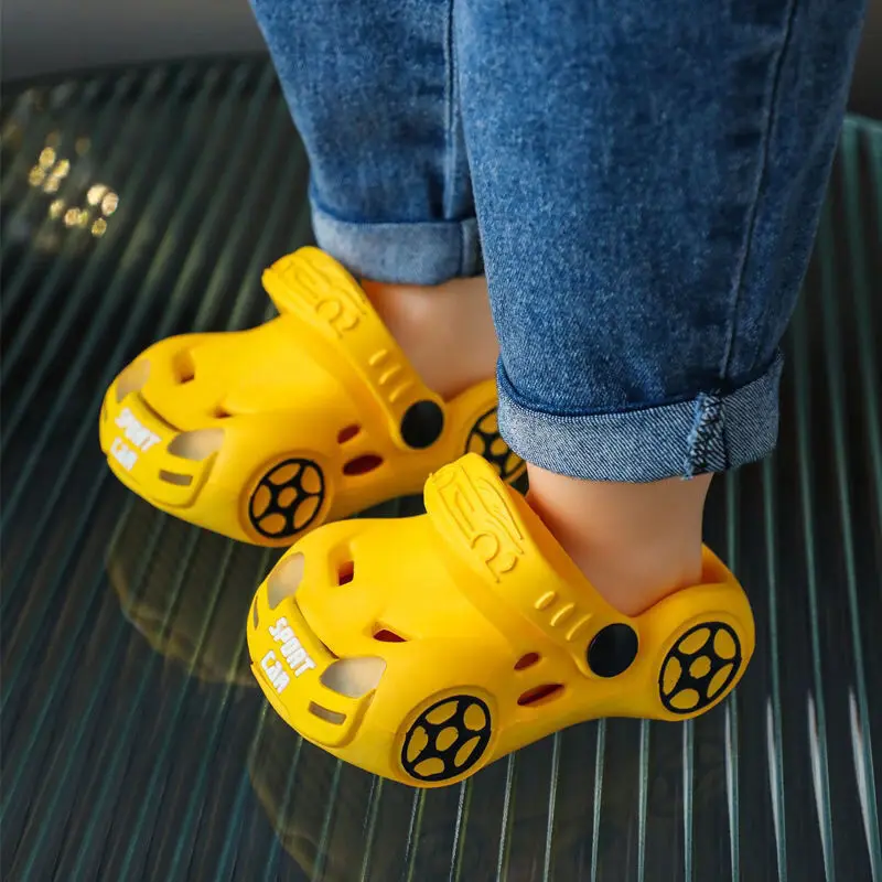 

Creative Cartoon Car Shoes Baby Boys Summer Mules Clogs Kids Funny Slippers With Led Light Flip Flops Children Clogs Pantuflas