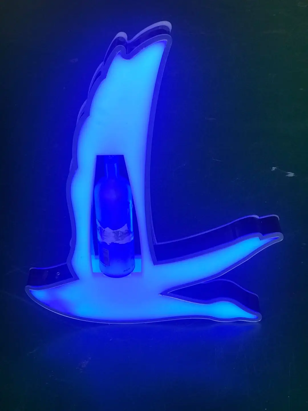 Серая гусиная бутылка со светодиодной подсветкой и логотипом для ночного клуба