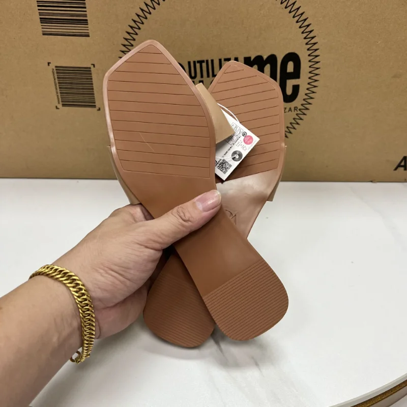 Women's Slippers Flat Bottom Outside Shoes Female Large Crystal Buckle Design Transparent Slides Summer 2023 Ladies Flip Flops