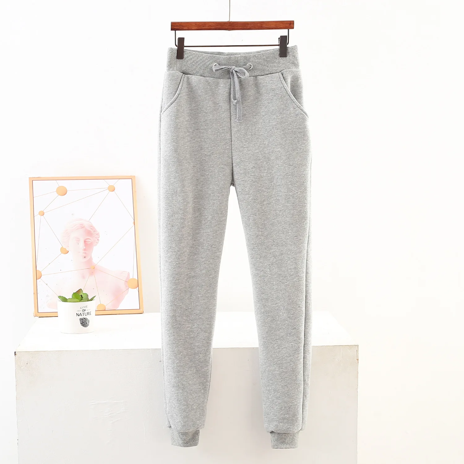 Рисунок 4 - Модная женская верхняя одежда 2023