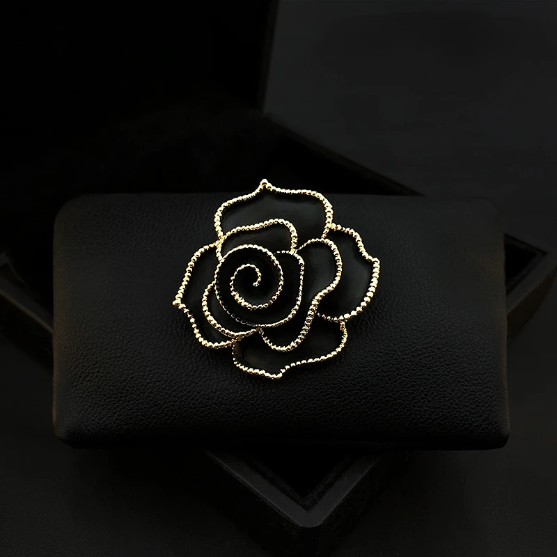 

Upscale Retro Black Camellia Brooch Women Suit Accessories Flower Pin Fixed Clothes Sweater Stylish Corsage Pins Jewelry Gfits
