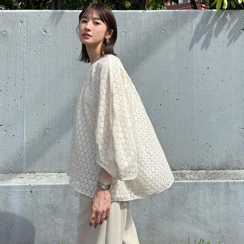 

2022 Summer New Fashion Classic Trendy Luxury Designer Lace Shirt Temperament Commuter Bubble Sleeve Top