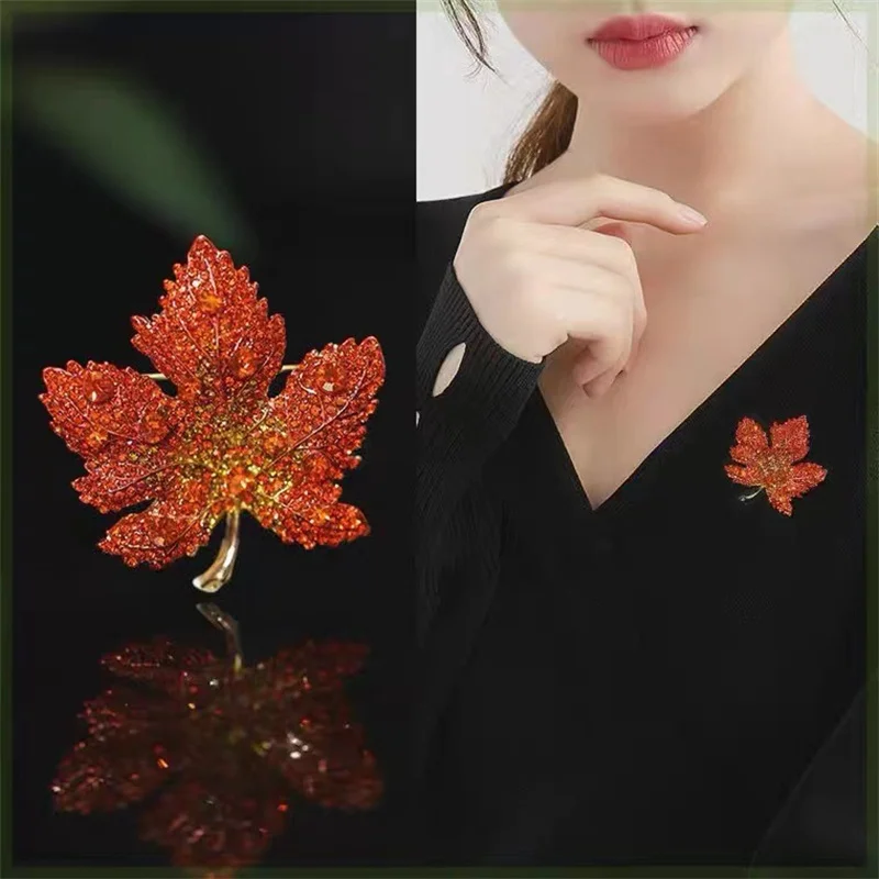 

Creative Elegant Crystal Maple Leaf Brooches For Women Exquisite Suit Coat Lapel Pins Accessories Lovely Badges Party Jewelry