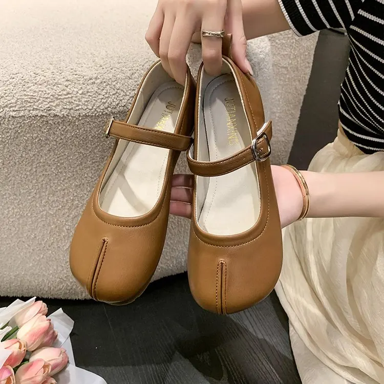 

Pu Leather Split Toe Flat Shoes Woman Mary Janes Ninja Flats Female Cozy Dress Shoes Ankle Belt Chaussure Femme Flats
