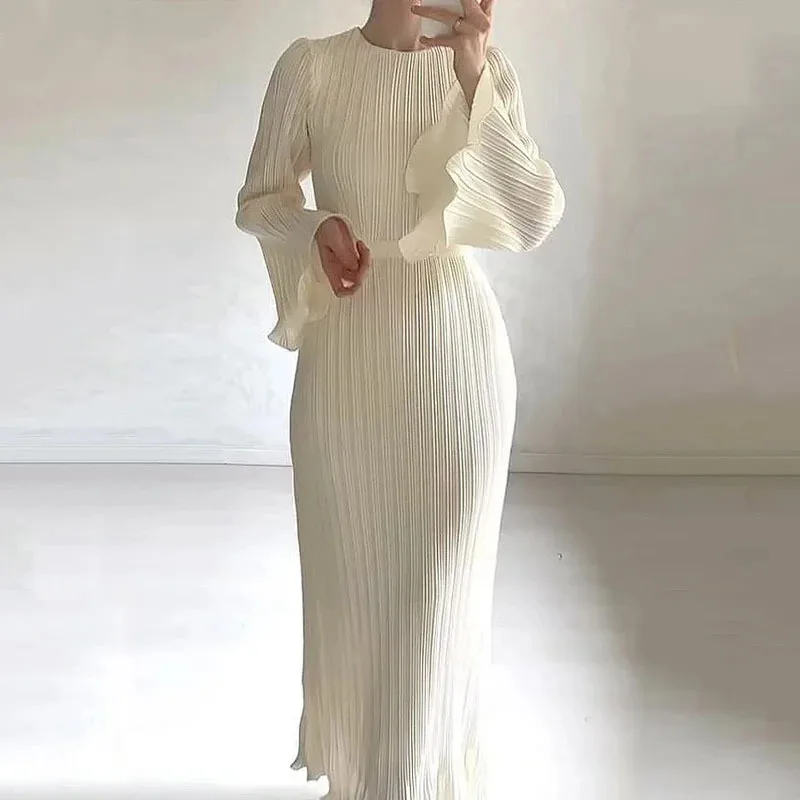 

2023 Autumn New Women's White Round Neck Fresh Sweet Simple Thread Knitted Cotton Flare Sleeve Casual Long Dress Birthday Party
