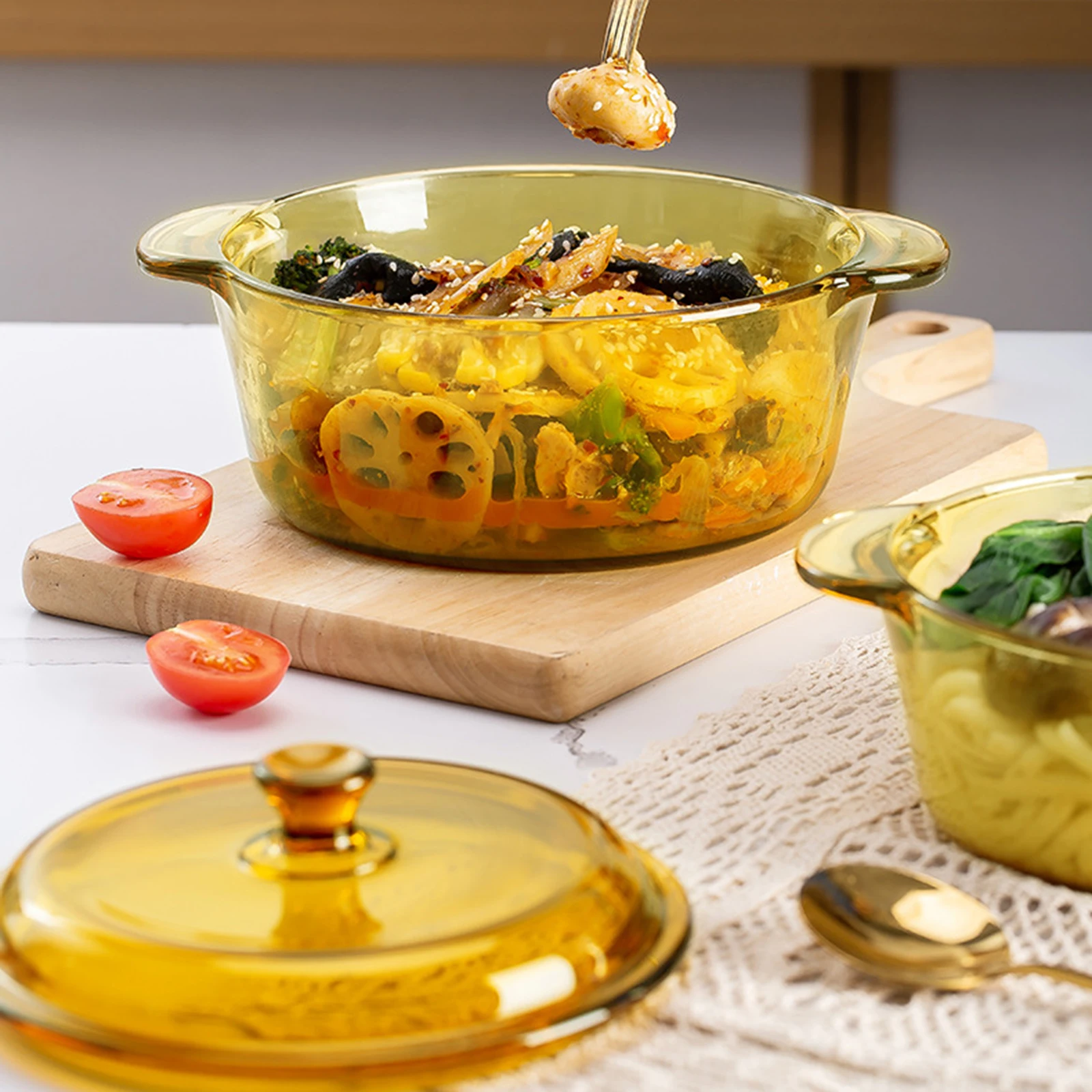 Стеклянная кастрюля с ручкой крышки