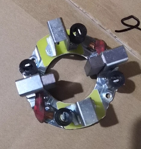 Восьмицилиндровый держатель угольной щетки для Renault 2707 Weichai Steyr 2810 стартер