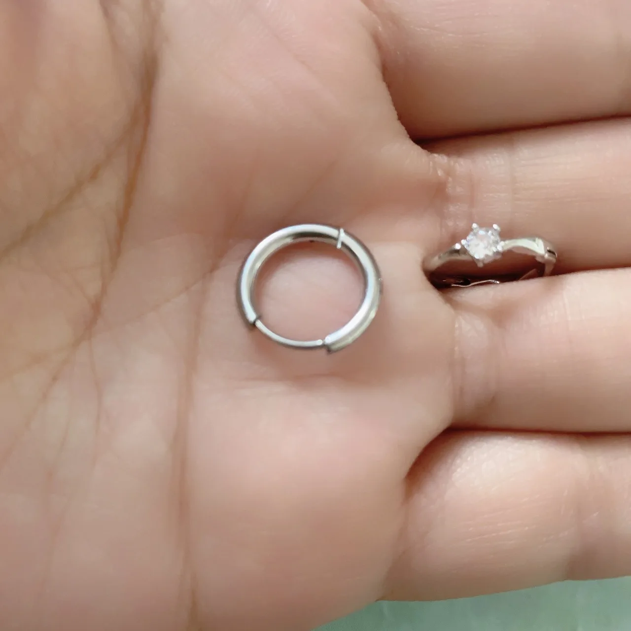 Женские серьги-кольца Faye из циркония