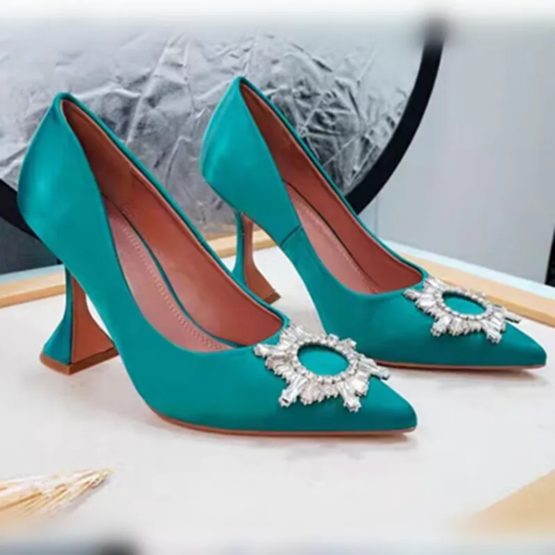 

Women's single shoes: European and American Spring and Autumn New Fashion High Heel Rhinestone Sun Button Shallow Mouth Shoes