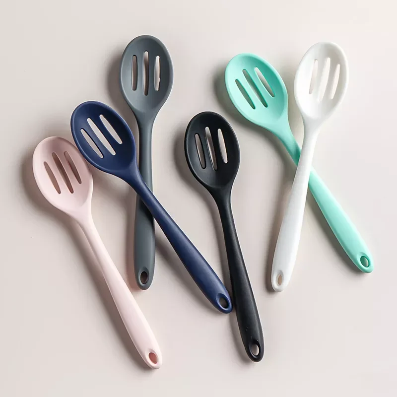 

2023New Filter Spoon Heat Resistant Non-Stick Cooking Strainer Colander Long Handle Durable Silicone Heat Resistant Kitchen Tool
