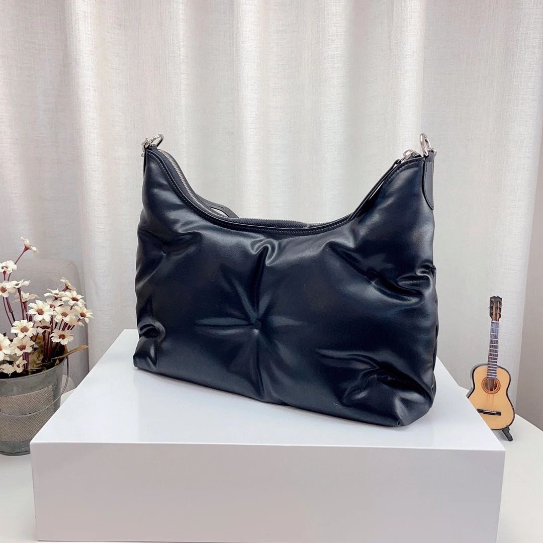 

Women's Leather Shoulder Bag Fashionable And Delicate Handbag