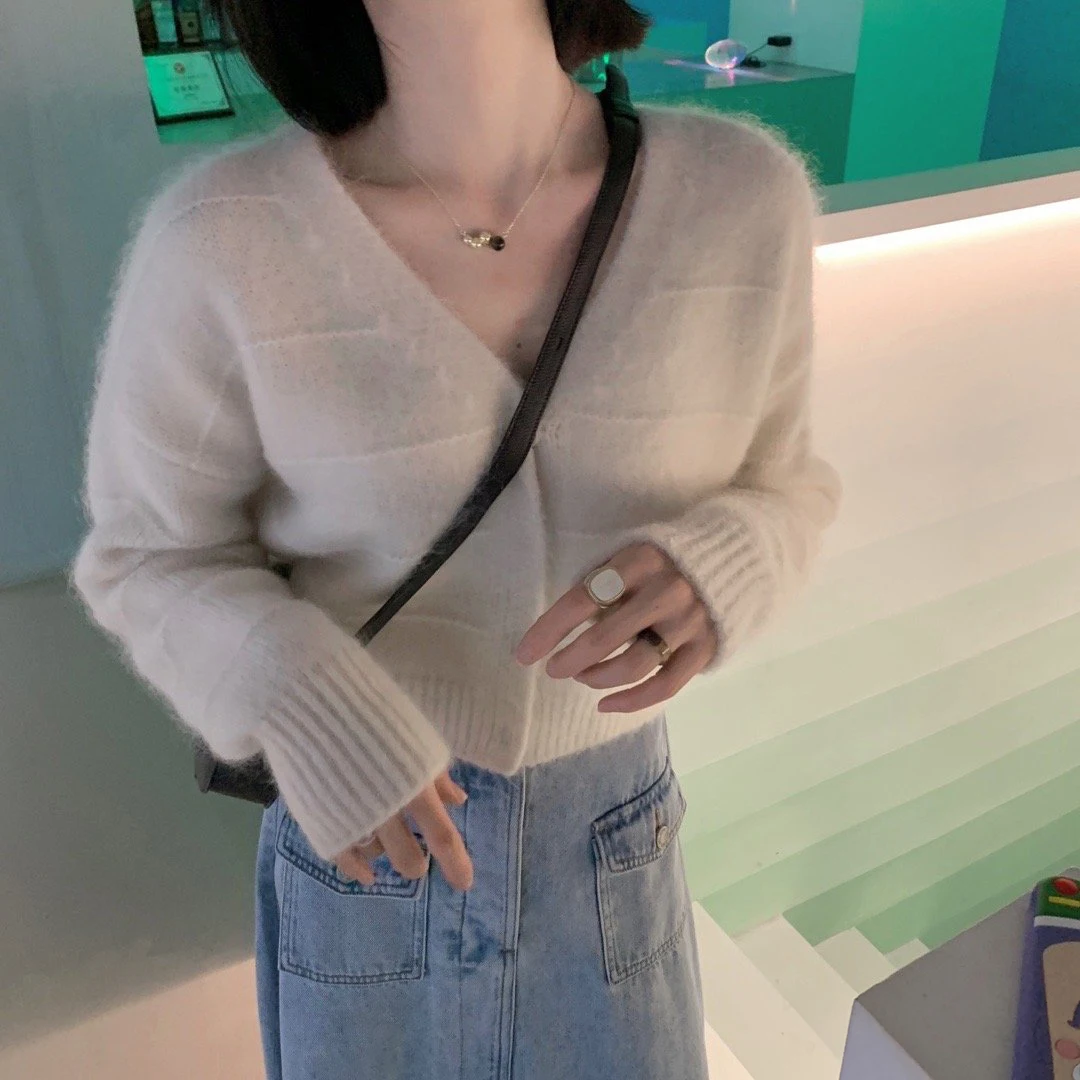 

Women's long-sleeved blouse, all-match casual and comfortable V-neck, fall and winter inside and outside