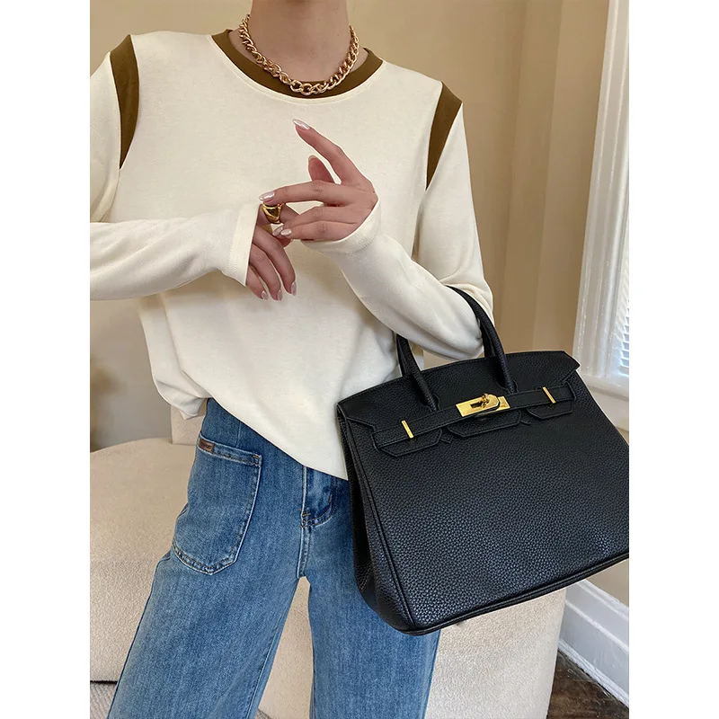 

Женская футболка с длинным рукавом и круглым вырезом