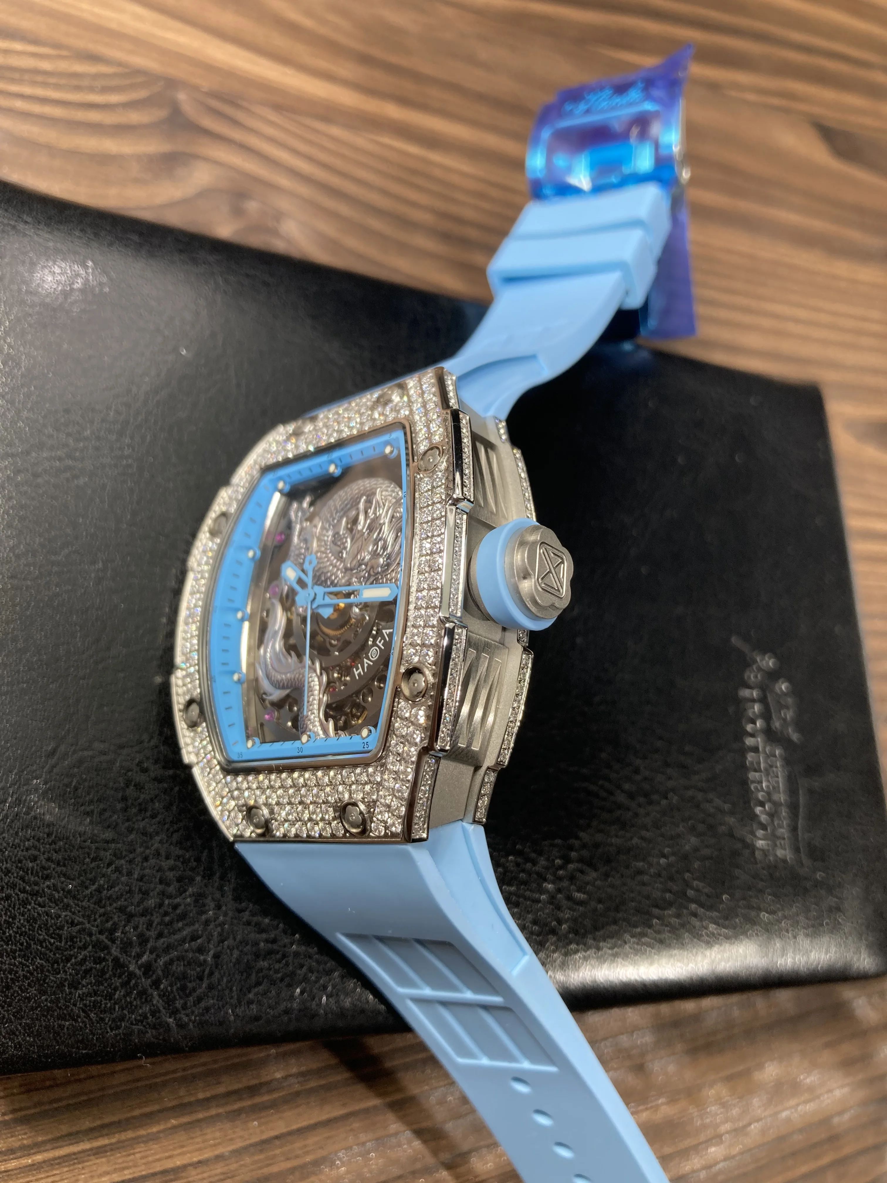 Фото Автоматические часы Haofa 3D Dragon Dial для мужчин, с бриллиантовым безелем, сапфировым стеклом, водонепроницаемые, с автоподзаводом, механические, светящиеся, 1968S №2