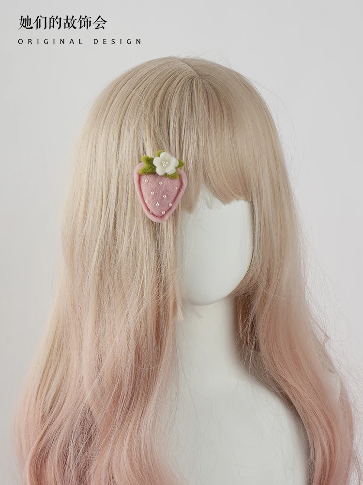 Полосатый гаджет ручной работы в стиле &quotЛолита&quot с клубникой нежно-милые