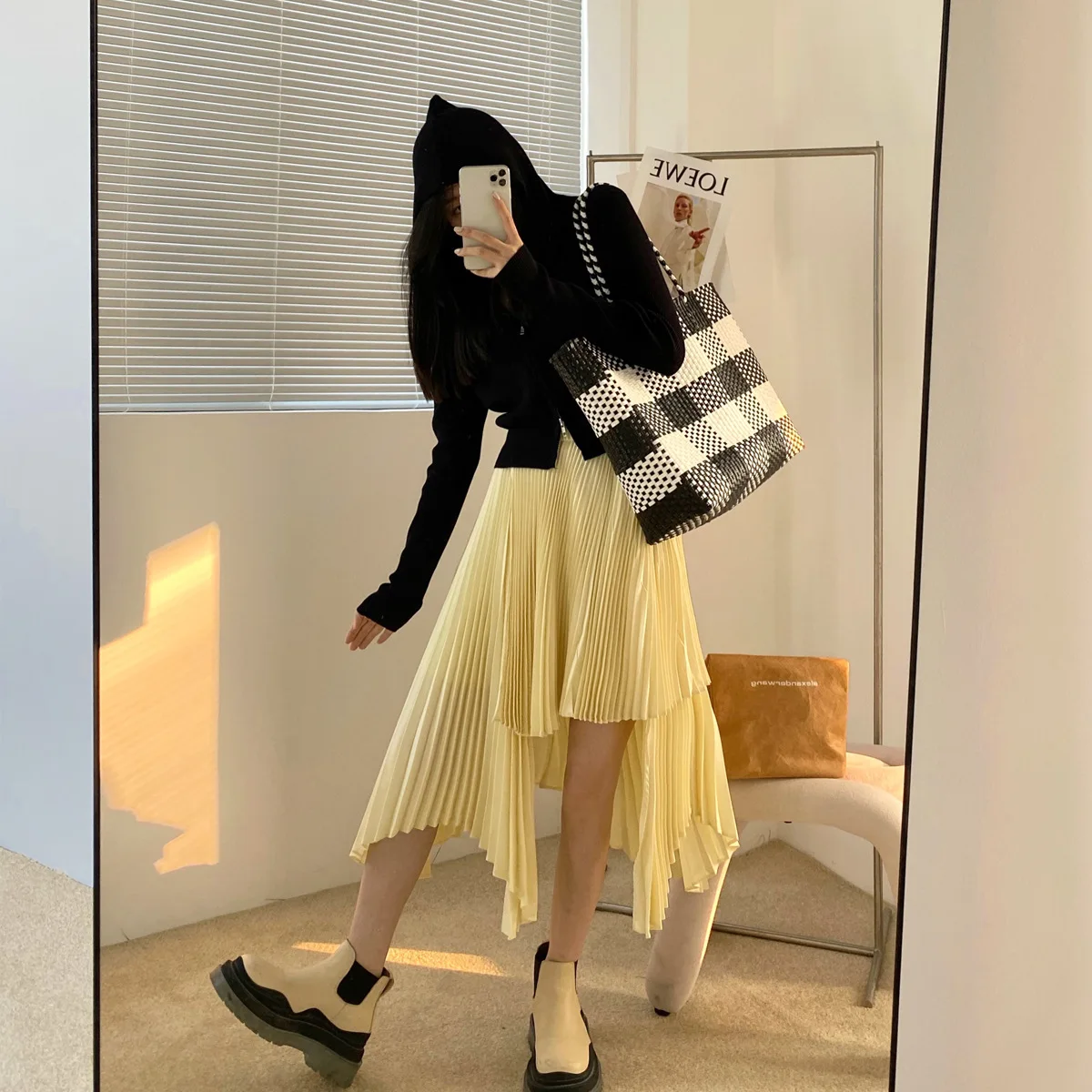 

Spring summer 2022 new mid length high waist black irregular thin commuting temperament pleated skirt women's skirt personality