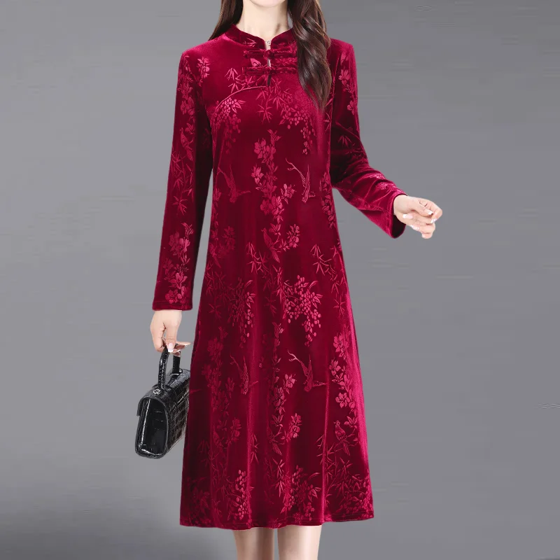 Женское платье миди с дисковой пряжкой