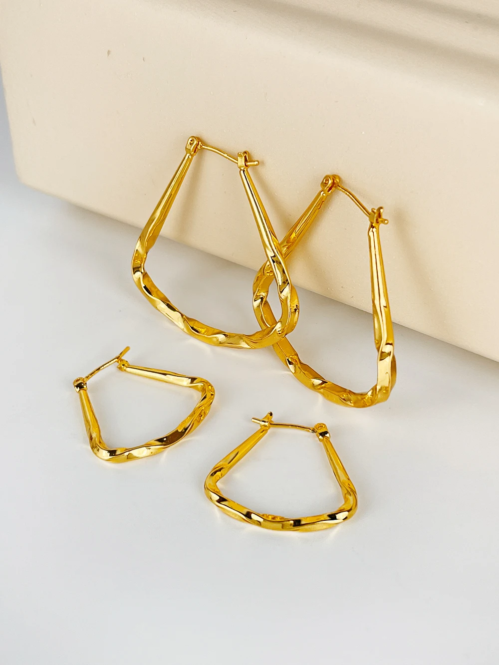 Модные минималистичные полые серьги-кольца Peri'sBox геометрические витые Серьги