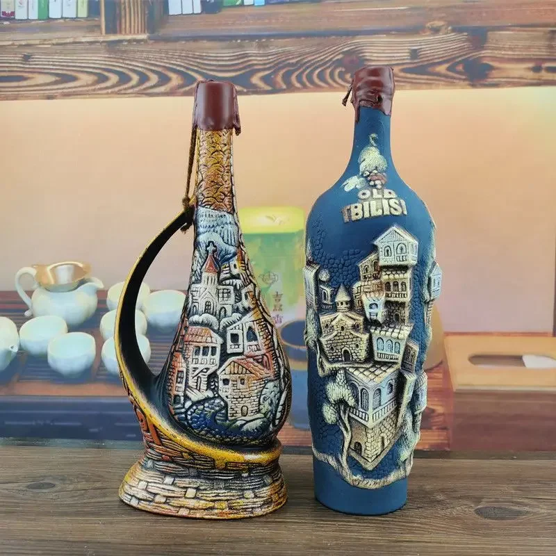 Грузинский глиняный горшок полусладкое красное вино украшенный керамикой