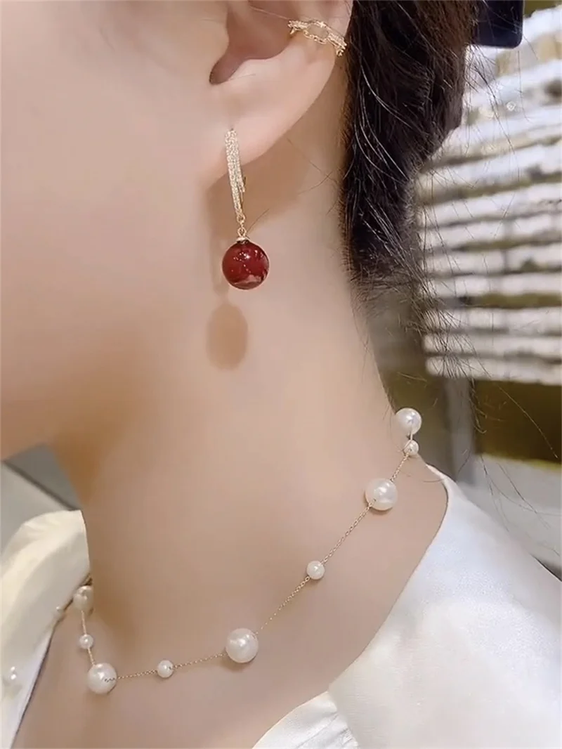 Красные висячие серьги с искусственным жемчугом