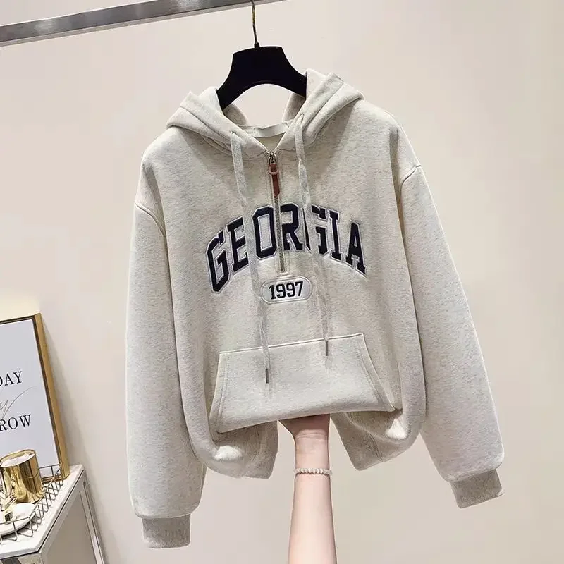 Светло-серая толстовка с вышивкой в американском стиле ретро бархатная зимняя