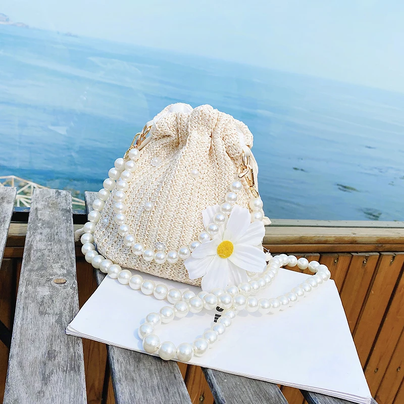 

Соломенные плетеные сумки на плечо для женщин, Роскошная сумочка с жемчугом, модный кошелек, дизайнерская клатч-мешок через плечо с цветочн...