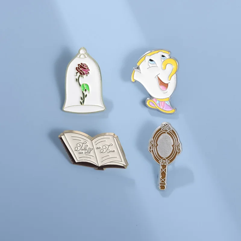 Значки для рюкзака из мультфильма Красавица и Чудовище
