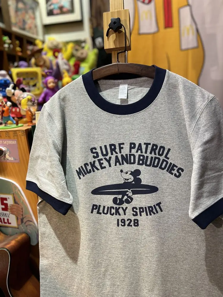 Фото Винтажная футболка с принтом Микки Мауса Surf Patrol для мужчин и женщин, серая/темно-синяя футболка с контрастными вставками, принт Plucky Spirit 1928, повседневная уличная одежда, топы №4