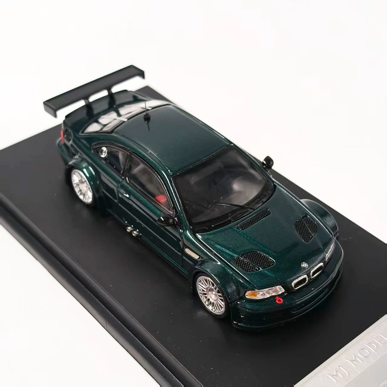 Фото Литая под давлением модель автомобиля из сплава MJ в масштабе 1:64 BMW 3 серии GTR E46 №4