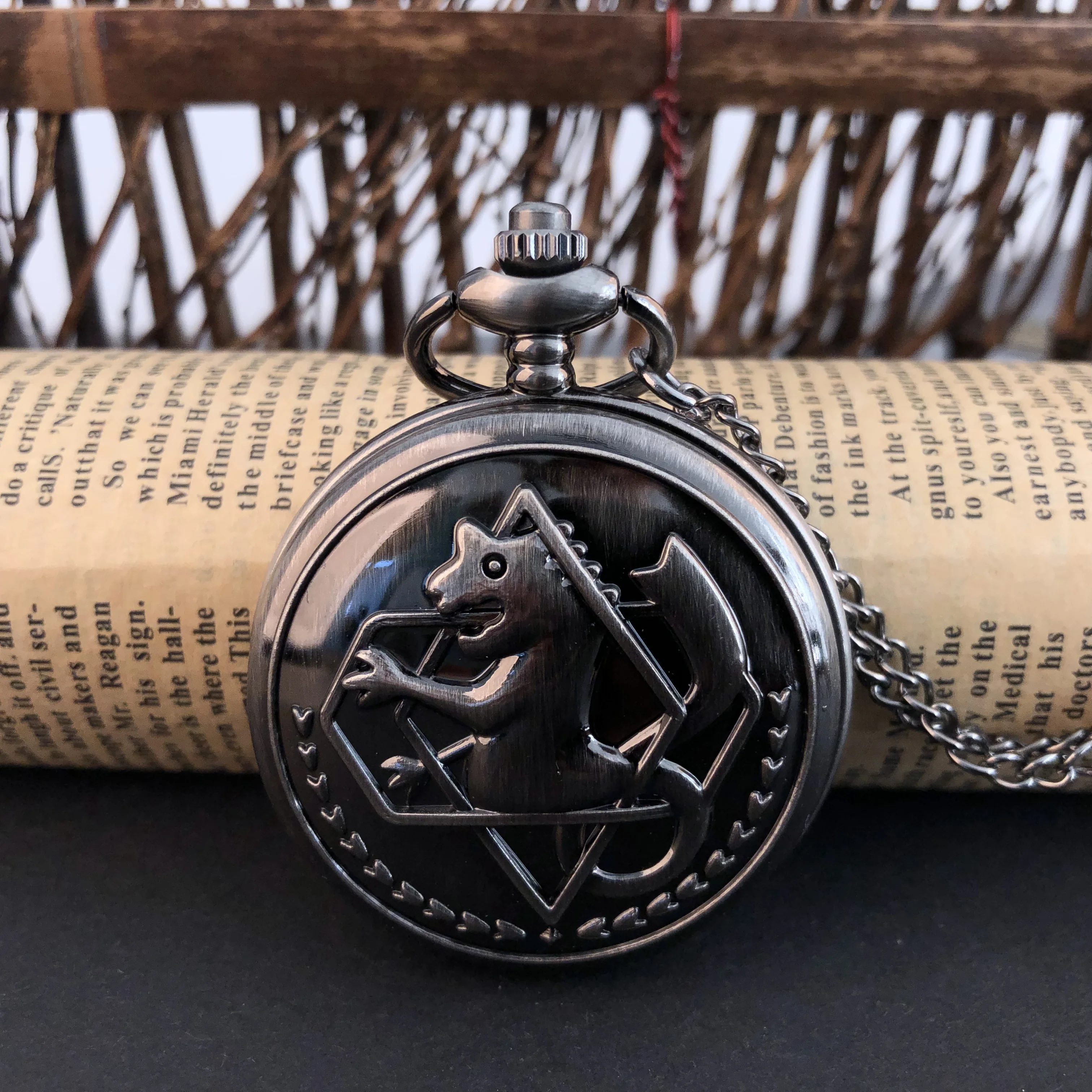 

Retro Gray Fullmetal Alchemist Quartz Pocket Watch Cosplay Anime Clock Design Pendant Necklace Chain for Men Women