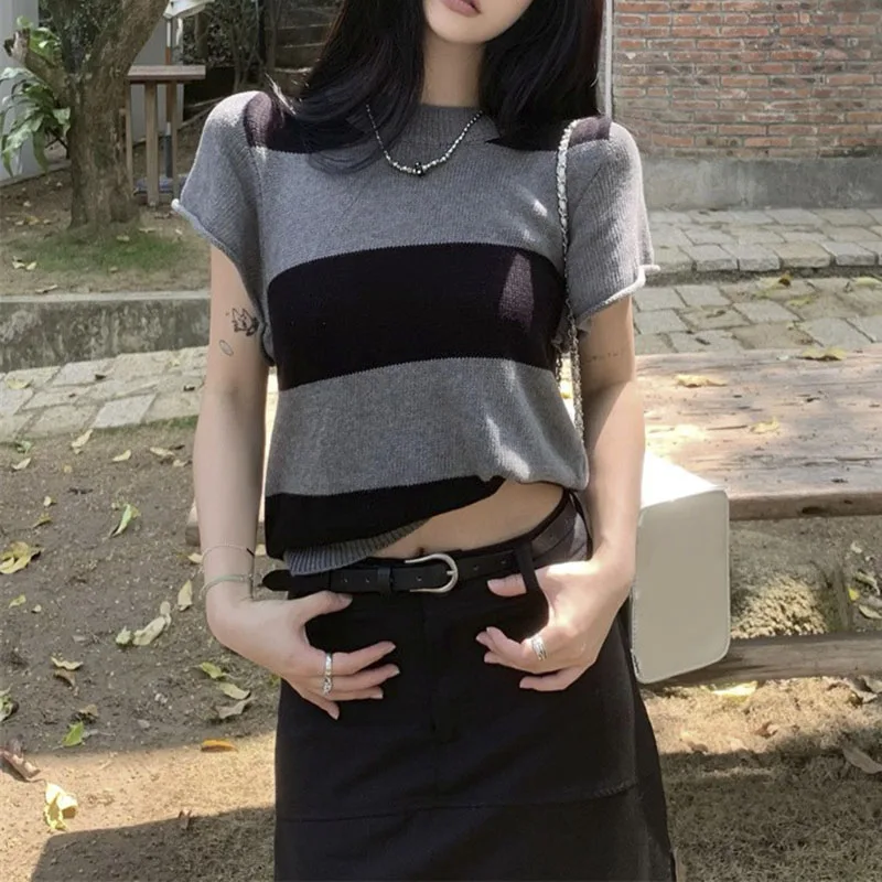 

Модная трикотажная футболка с коротким рукавом для женщин, новинка 2023, трикотажная футболка, повседневные летние женские топы с цветными бл...