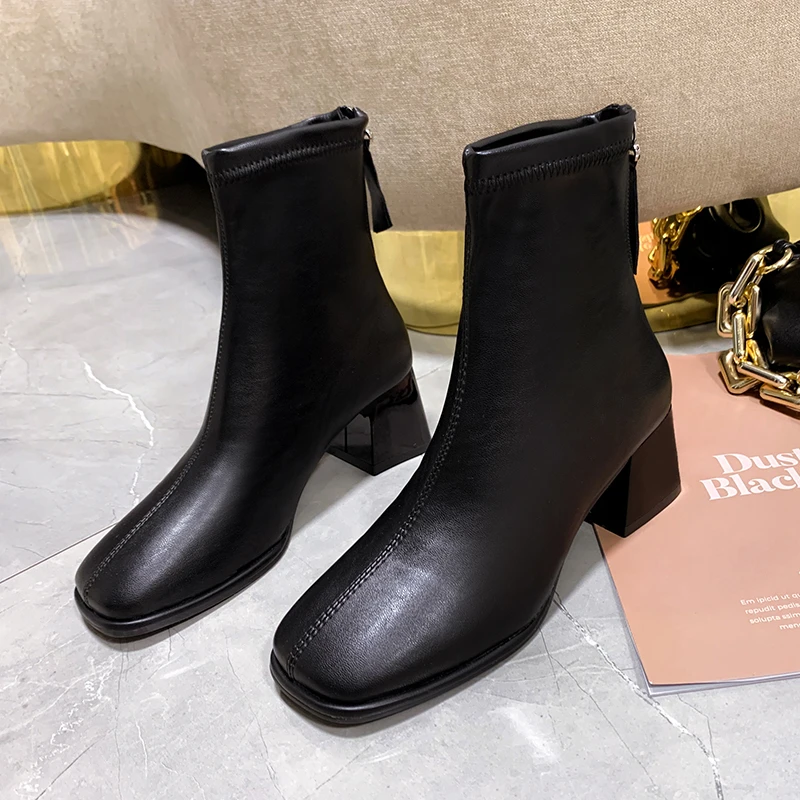 

Новинка, ботинки в британском стиле на толстом каблуке, телесного цвета, осень и зима 2022, модные темпераментные однотонные короткие ботинки ...