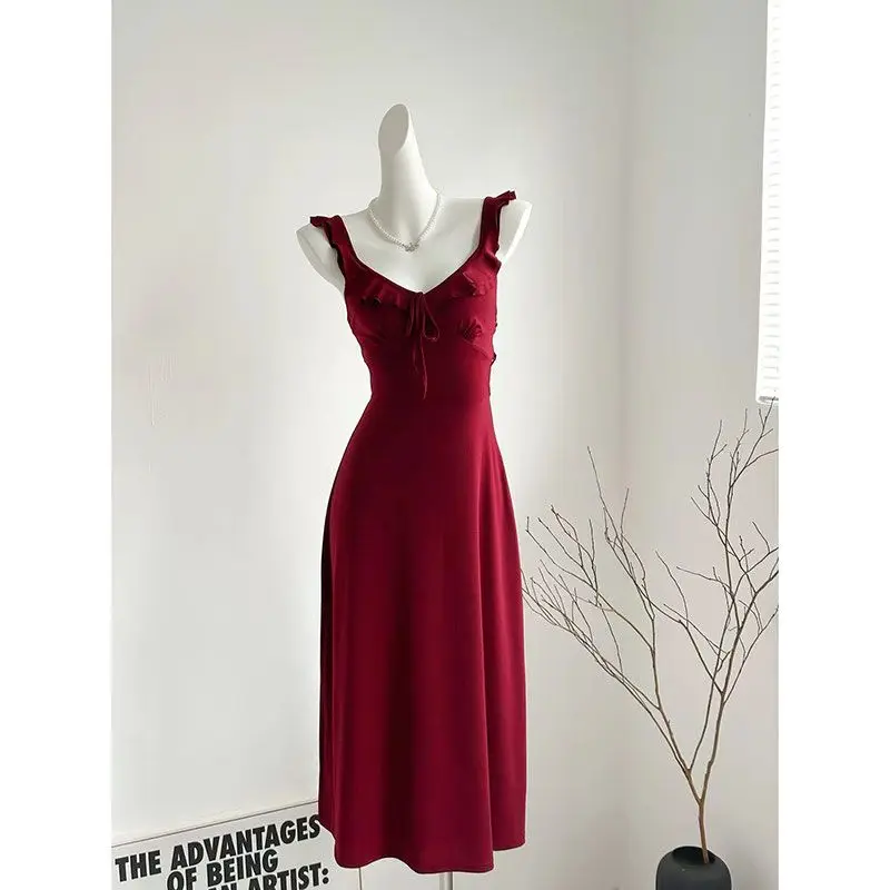 Однотонное нежное платье на бретелях с открытой спиной женское летнее средней и