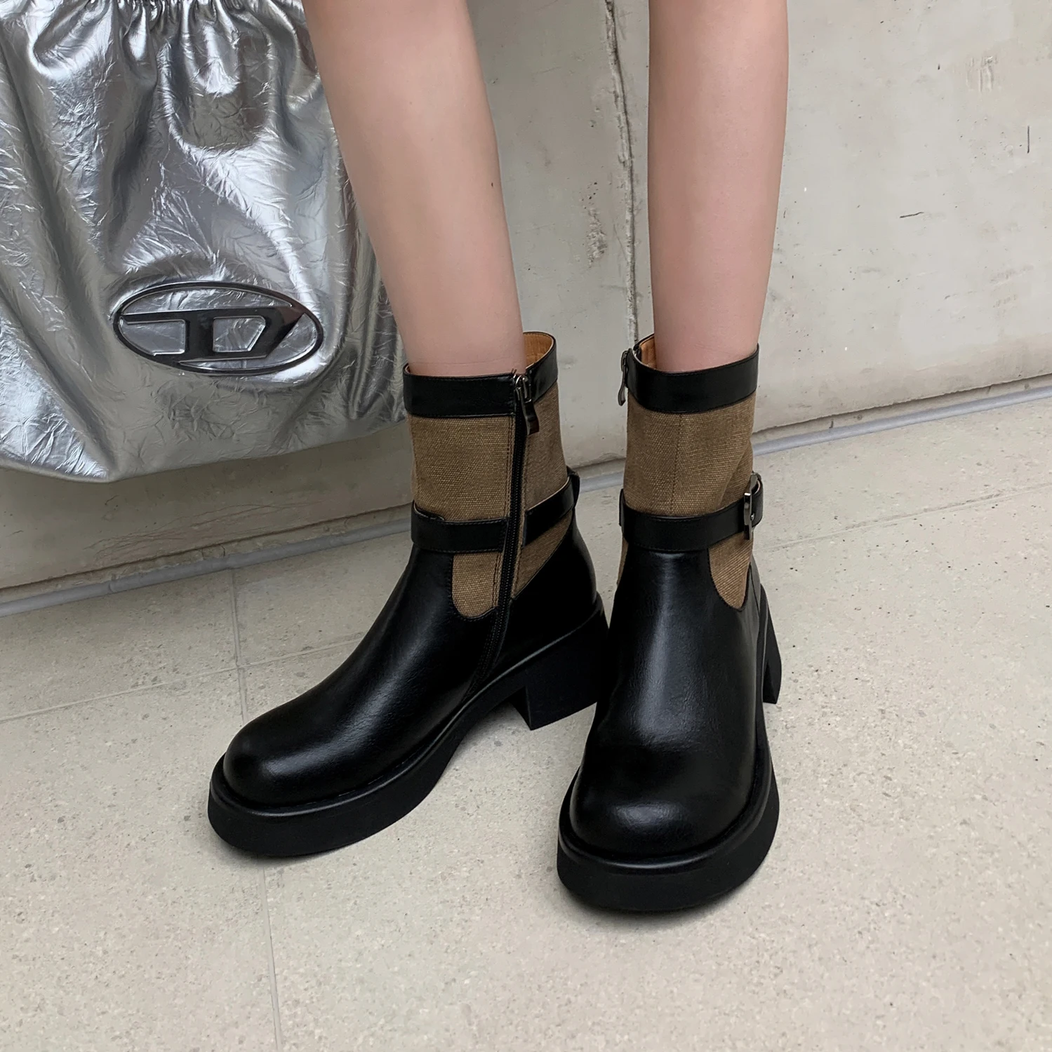 Ботинки женские в стиле ретро локомотивные сапоги с металлической пряжкой на