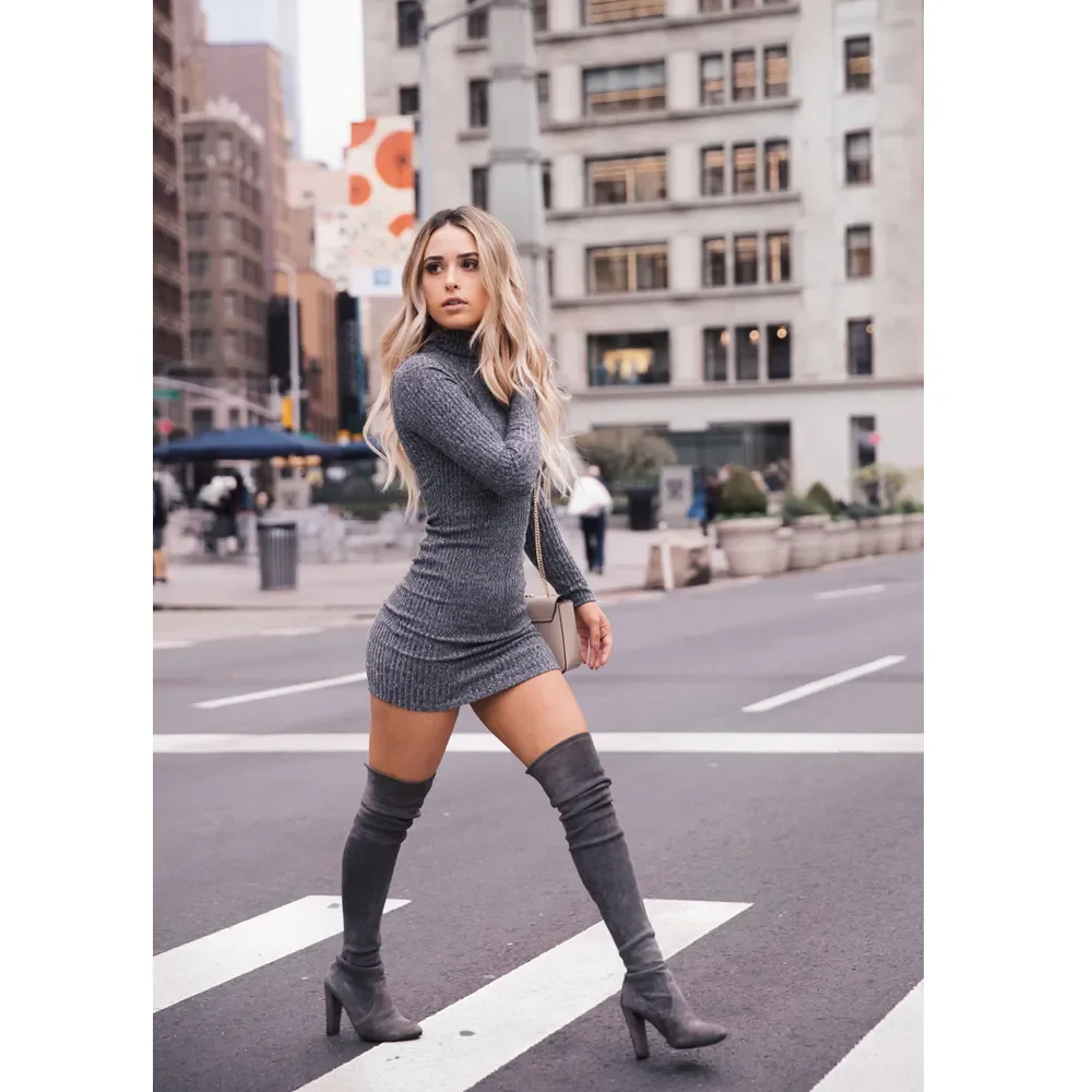 

Новинка 2023, летнее новое женское серое пикантное облегающее мини-платье с высоким воротником и длинными рукавами