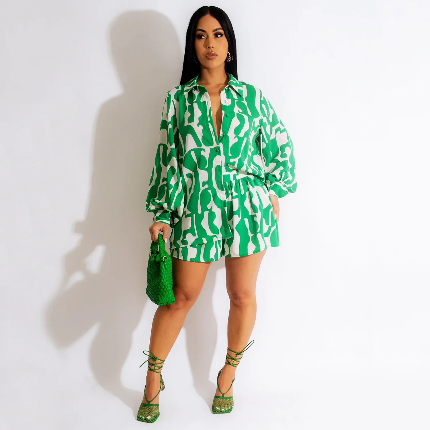 

Женский костюм с отложным воротником, однобортная Свободная рубашка с принтом и шорты, повседневный комплект из двух предметов, уличная одежда, весна-лето