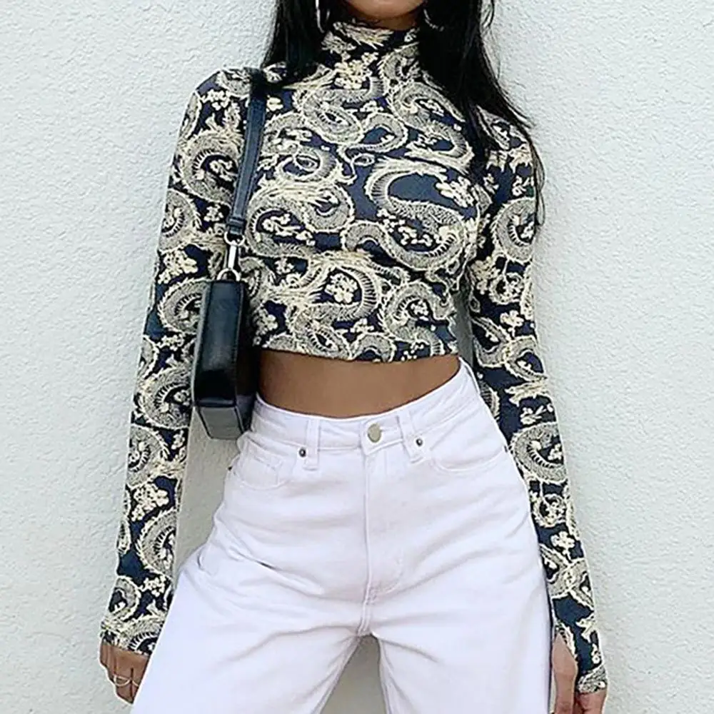 

Женская облегающая футболка с длинным рукавом и высоким воротником