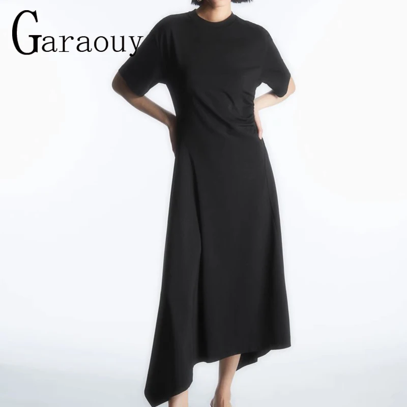 

Женское асимметричное платье-футболка с круглым вырезом и коротким рукавом