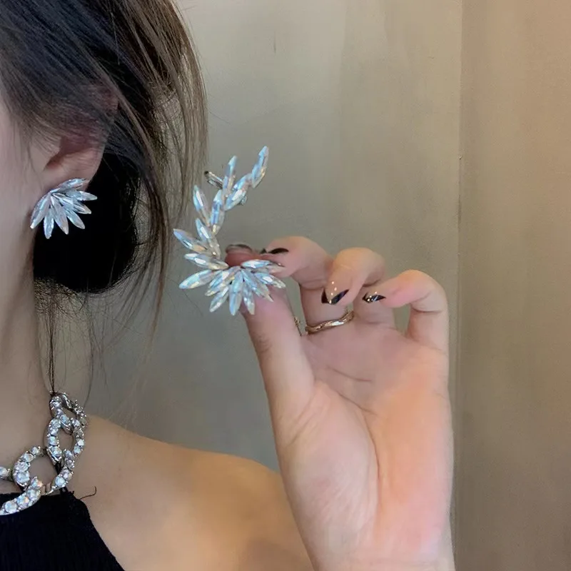 

Women's Charm Asymmetric Crystal Angel Wings Earrings Light Luxury Niche Cold Wind Ear Studs Fashion Temperament Fine Jewelry