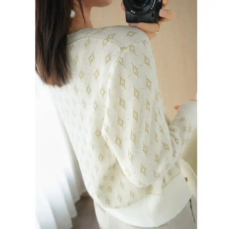 Женский трикотажный кардиган на пуговицах