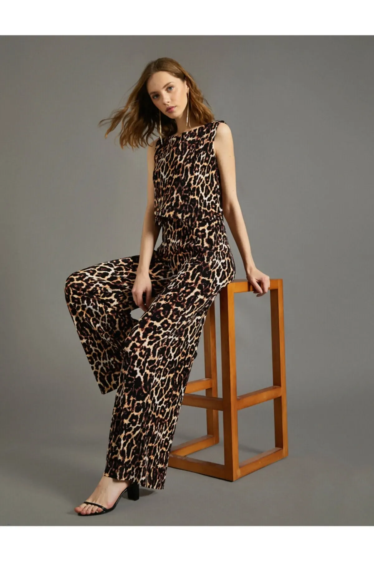 

Women's Overalls Leopard pattern Jumpsuit Hot Style Quality Fabric Sleeveless Baggy Trousers Casual Jumpsuit