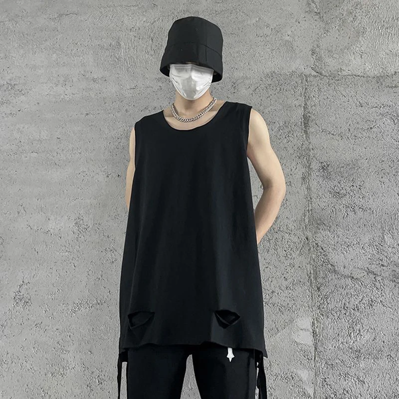 Рисунок 2 - Летняя тонкая мужская жилетка с дырками