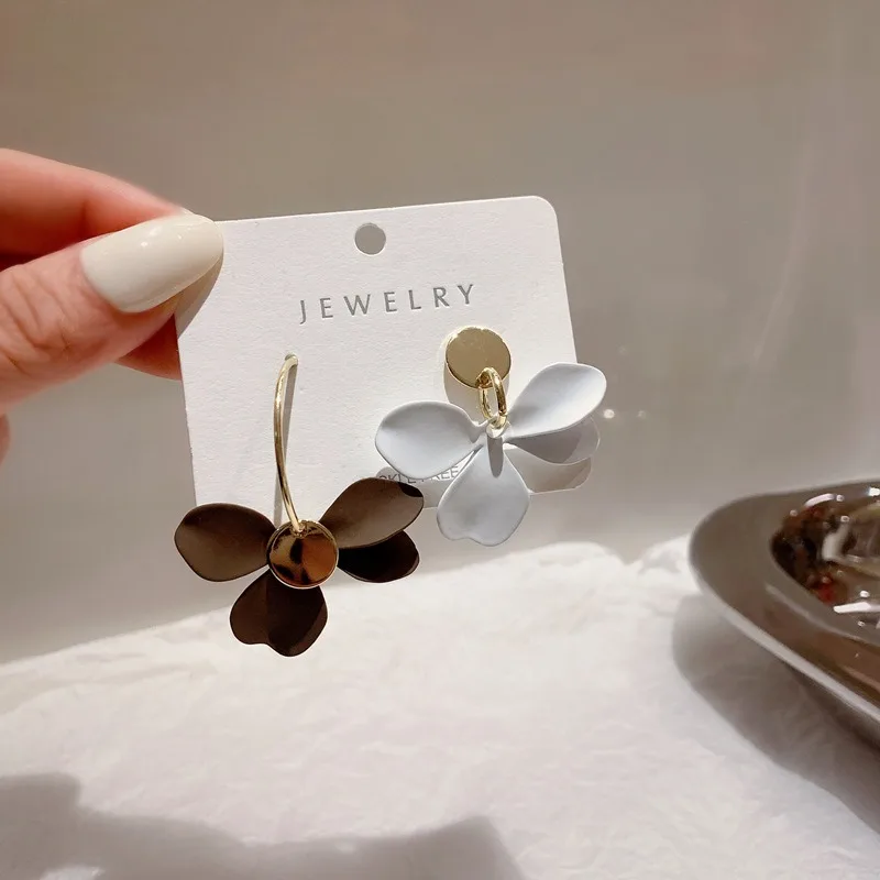 

Новинка 2022, корейские серьги в виде цветка маргаритки для женщин, Подсолнух, Бабочка, циркон, Искусственная Девушка, ювелирные изделия для в...