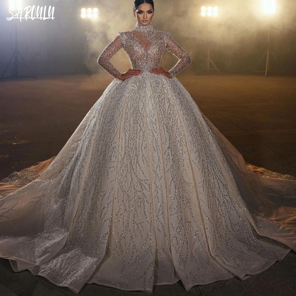 Роскошное бальное платье свадебное блестящее бисерное невесты с высоким воротом