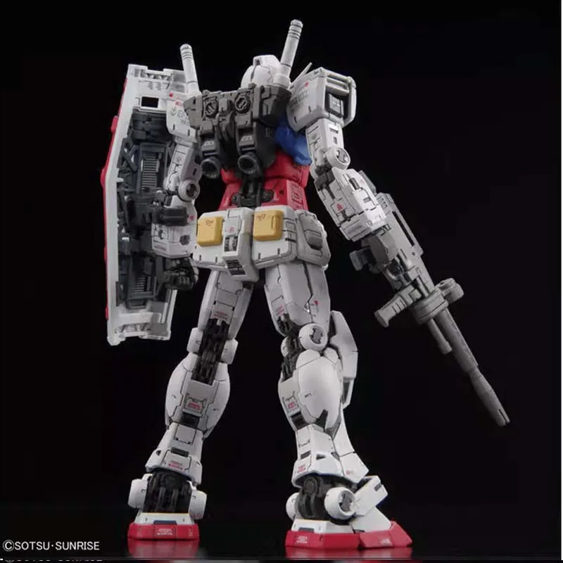 Фото В наличии: Сборная модель Bandai Gundam RG 1/144 RX-78-2 Gundam Ver2.0, аниме-фигурка, коллекционная модель, игрушка, подарок №4